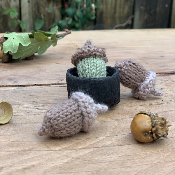 Mini Knitted Acorn Pattern, Acorn