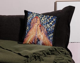 Cuscino a forma di piedi con stampa leopardata, federa in poliestere con imbottitura inclusa.