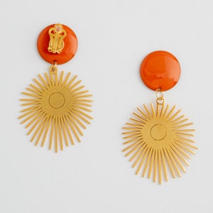 Dangling orange sun earrings Dawn image 2