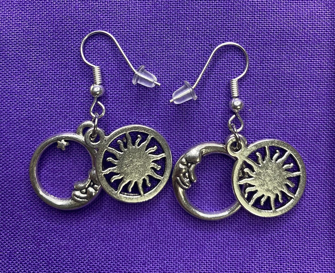 Boucles doreilles argentées Soleil et Lune | Etsy