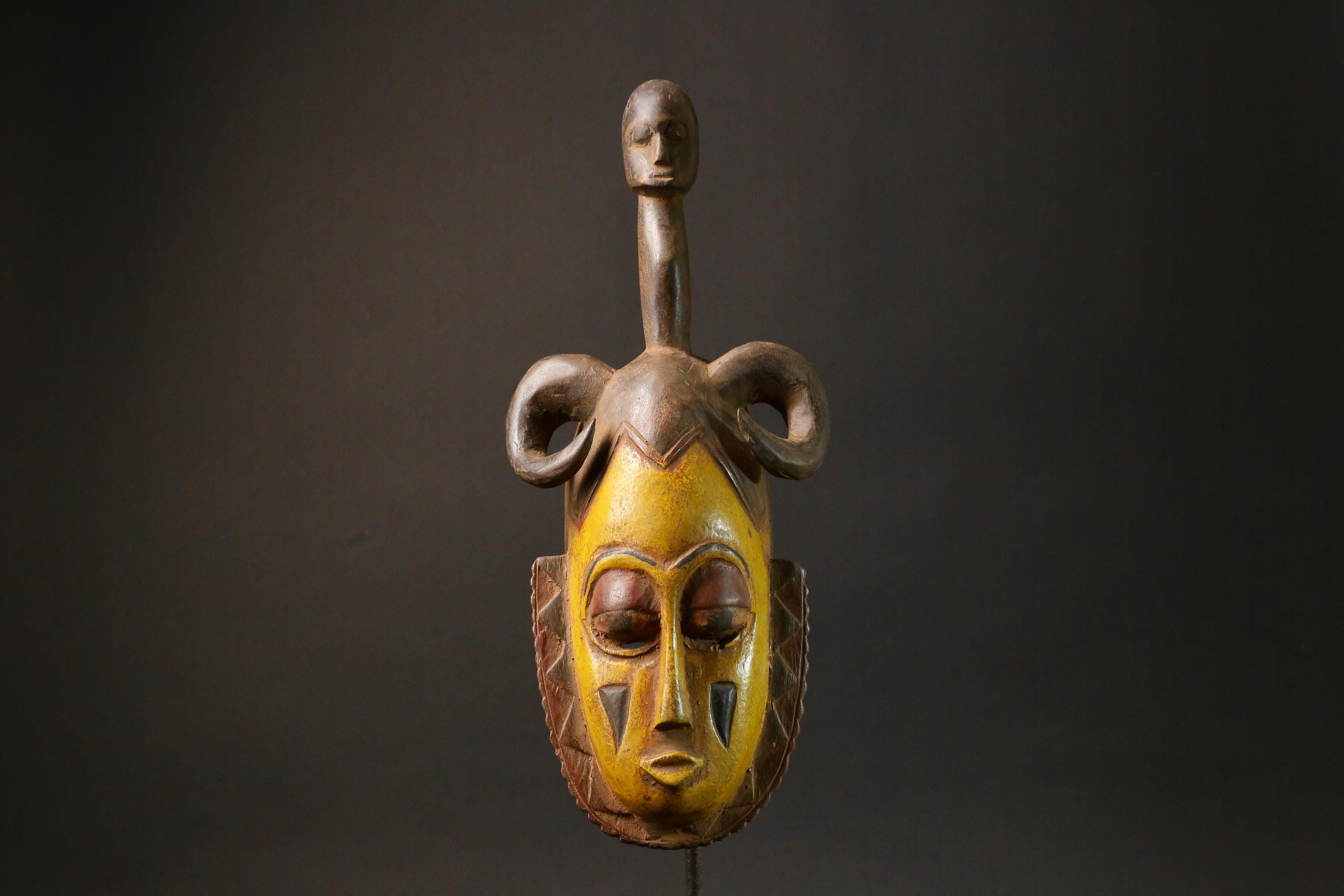 ヴィンテージ・グロマスク：手彫りのアフリカ部族芸術