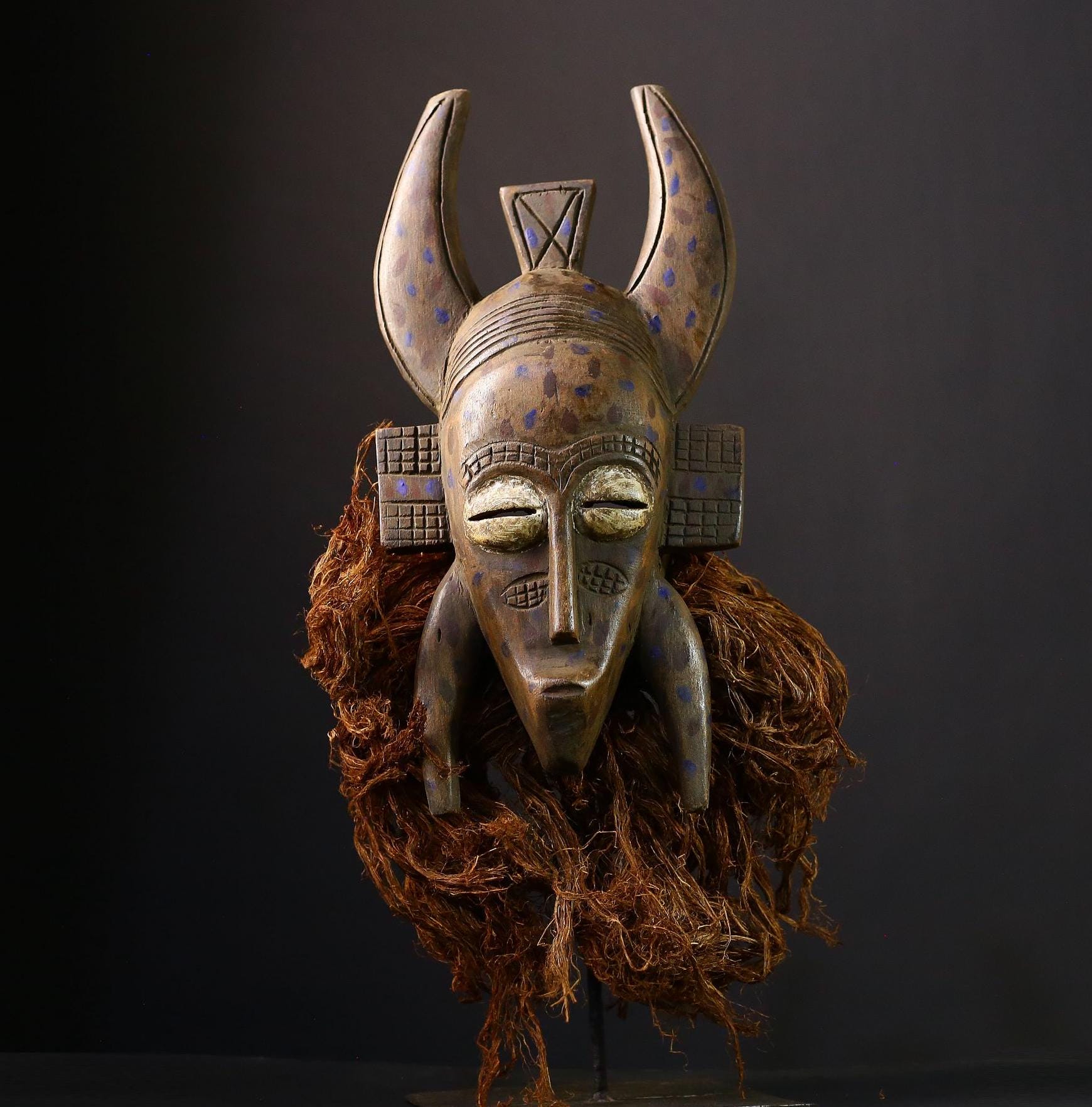 アフリカのセヌフォ・カラオマスク 手彫り 部族アート ユニークな壁