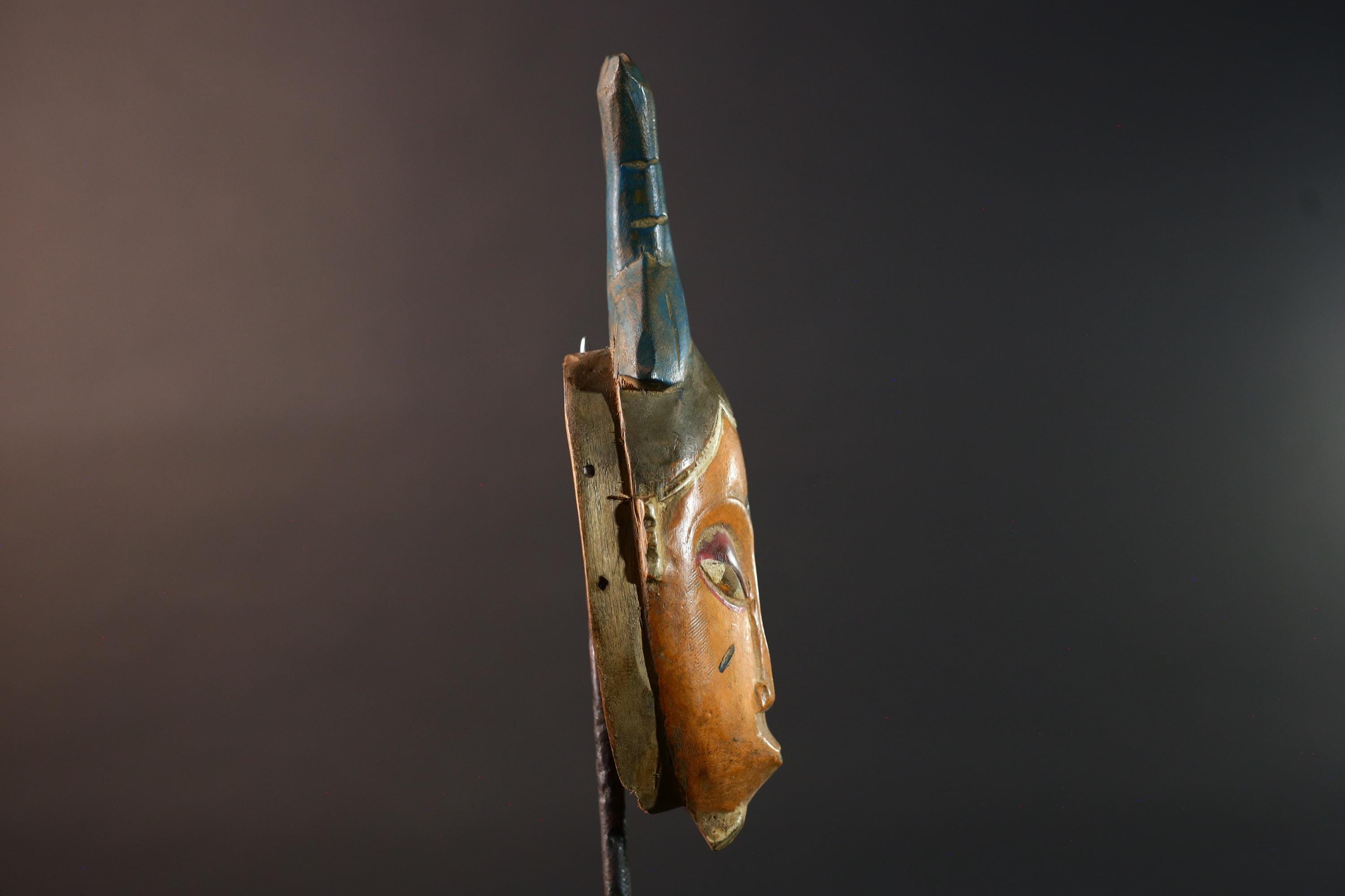 手彫りのバウレマスク：アフリカの部族の壁アート、コートジボワールの