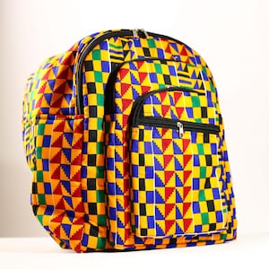 Sac à dos en tissu artisanal africain imprimé kente, sac d'école tribal fait main avec un tissu ciré jaune rouge bleu audacieux du ghana-G4304