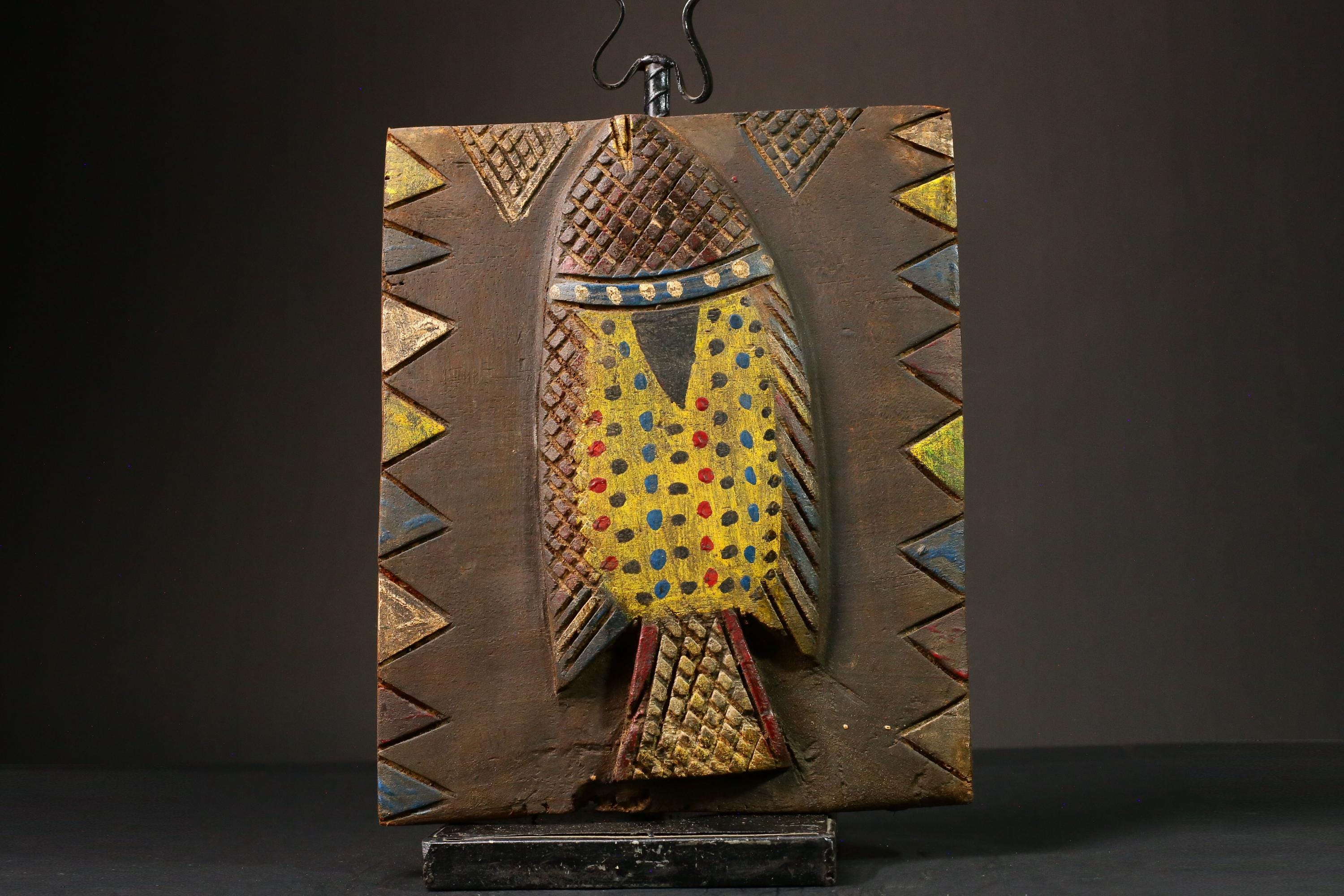 手彫りのアフリカ・ドゴン族の穀物倉庫の扉：マリの民族壁画（28/23.1