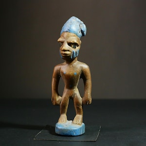 Handgeschnitzte Yoruba Tribal Statue: Afrikanische Holzkunst Dekor-6539
