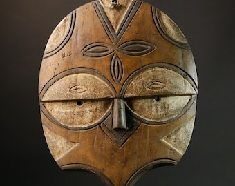 Antiek handgesneden eket-masker: Nigeriaanse tribale kunst-9415