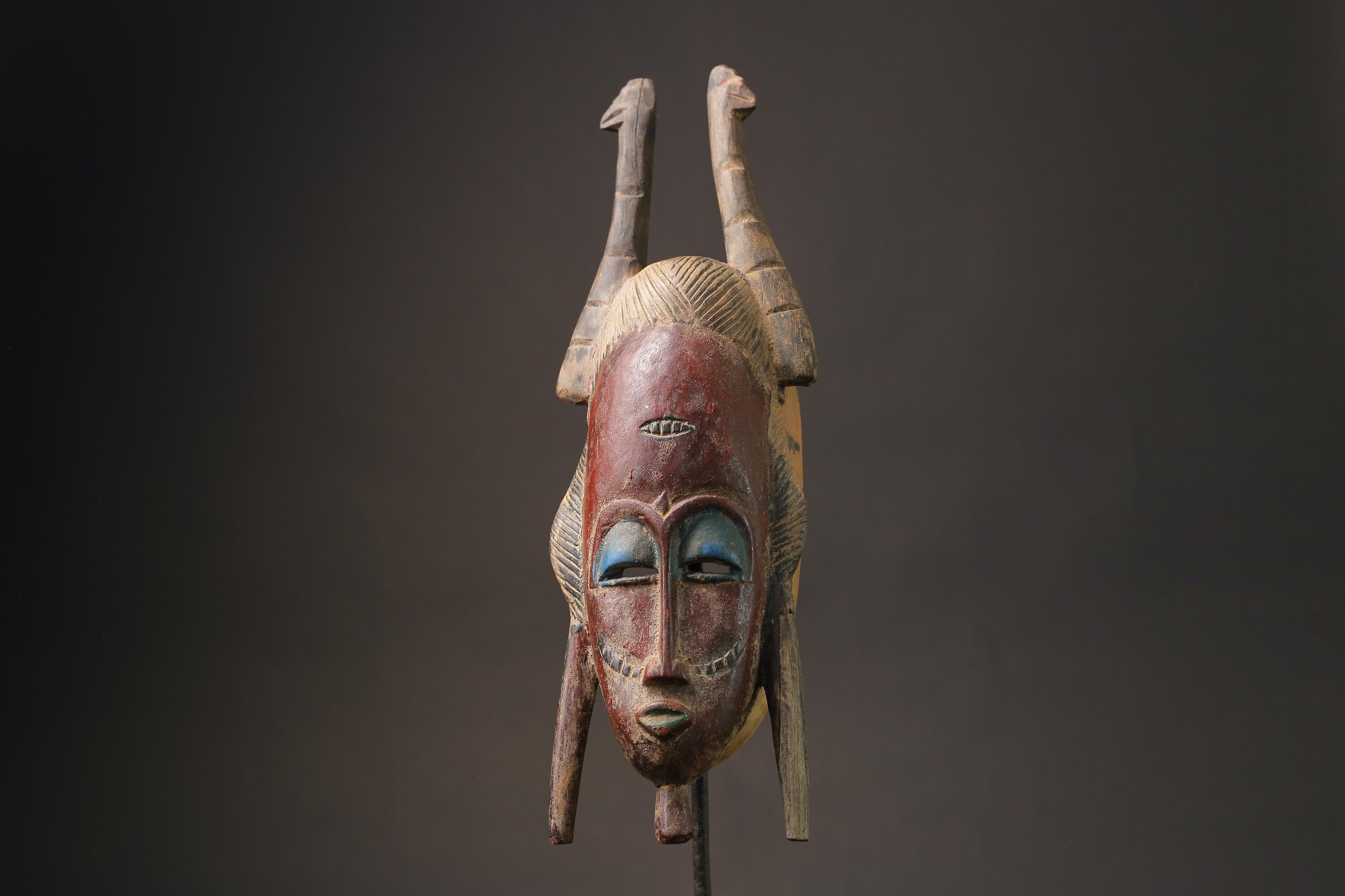 アフリカ木彫りのマスクビーズ装飾