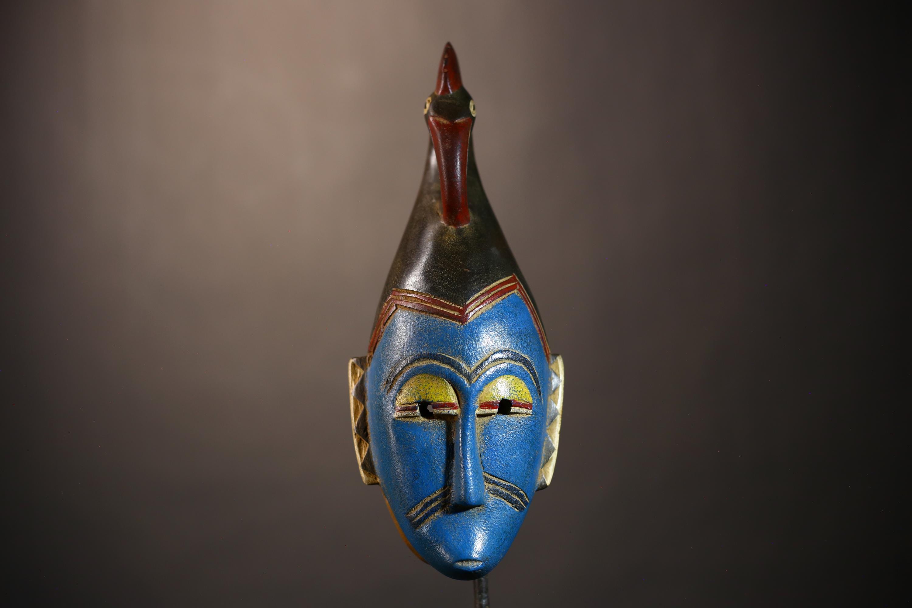 アフリカの部族の壁 木製マスク from アンゴラ 力強く神秘的な