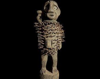 Afrikanische Holzfiguren, primitives Dekor, handgeschnitzte Nkisi N'Kondi-Statue-G1511