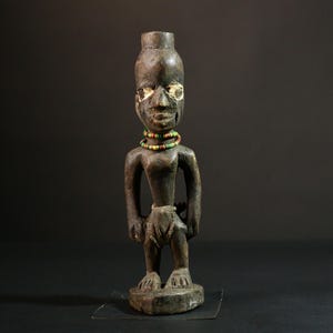 Handgefertigte Yoruba Skulptur aus Holz: African Tribal Art Decor-6557