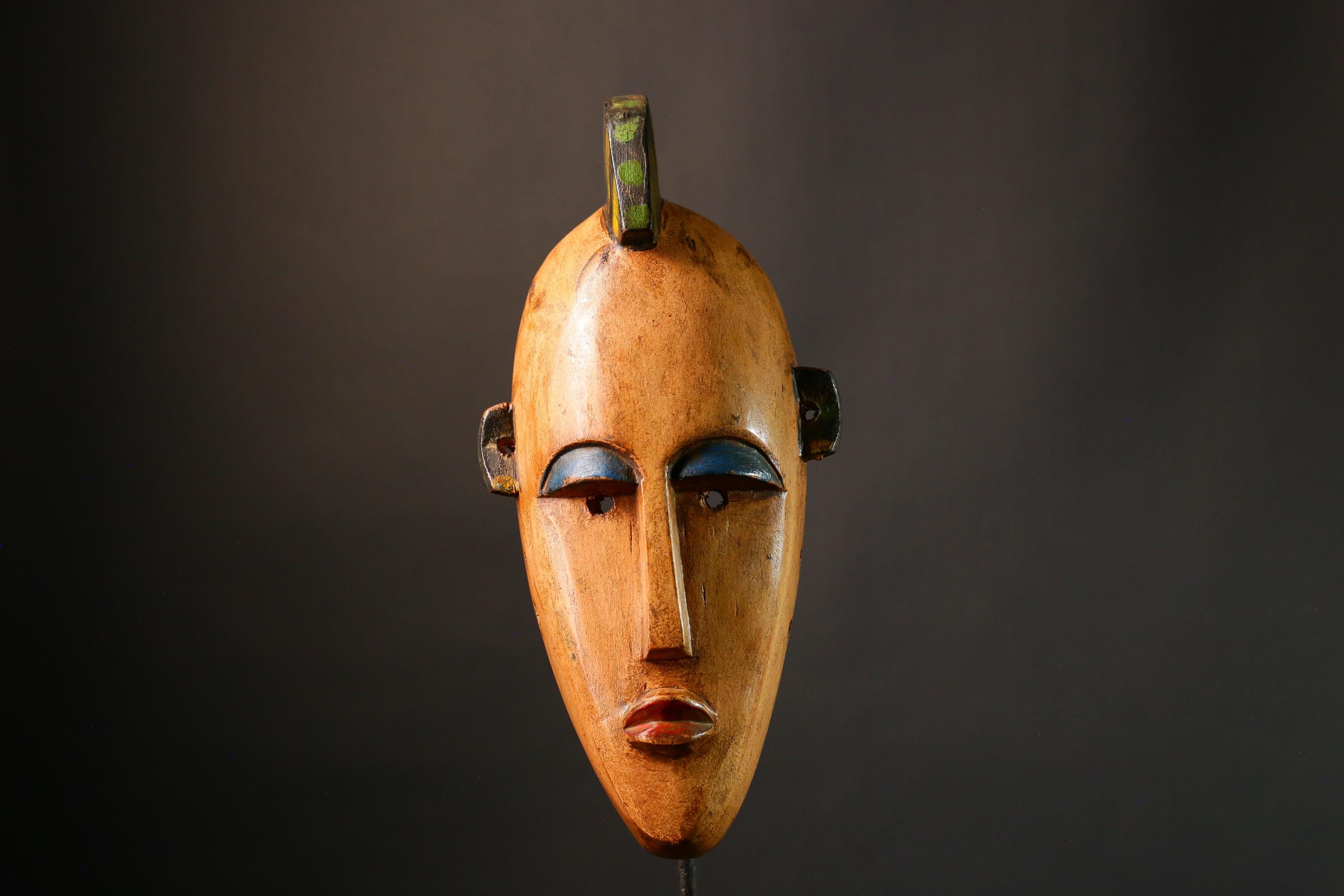 手彫りのアフリカの木製マスク：バンバラ族の部族アート壁装飾-G3471