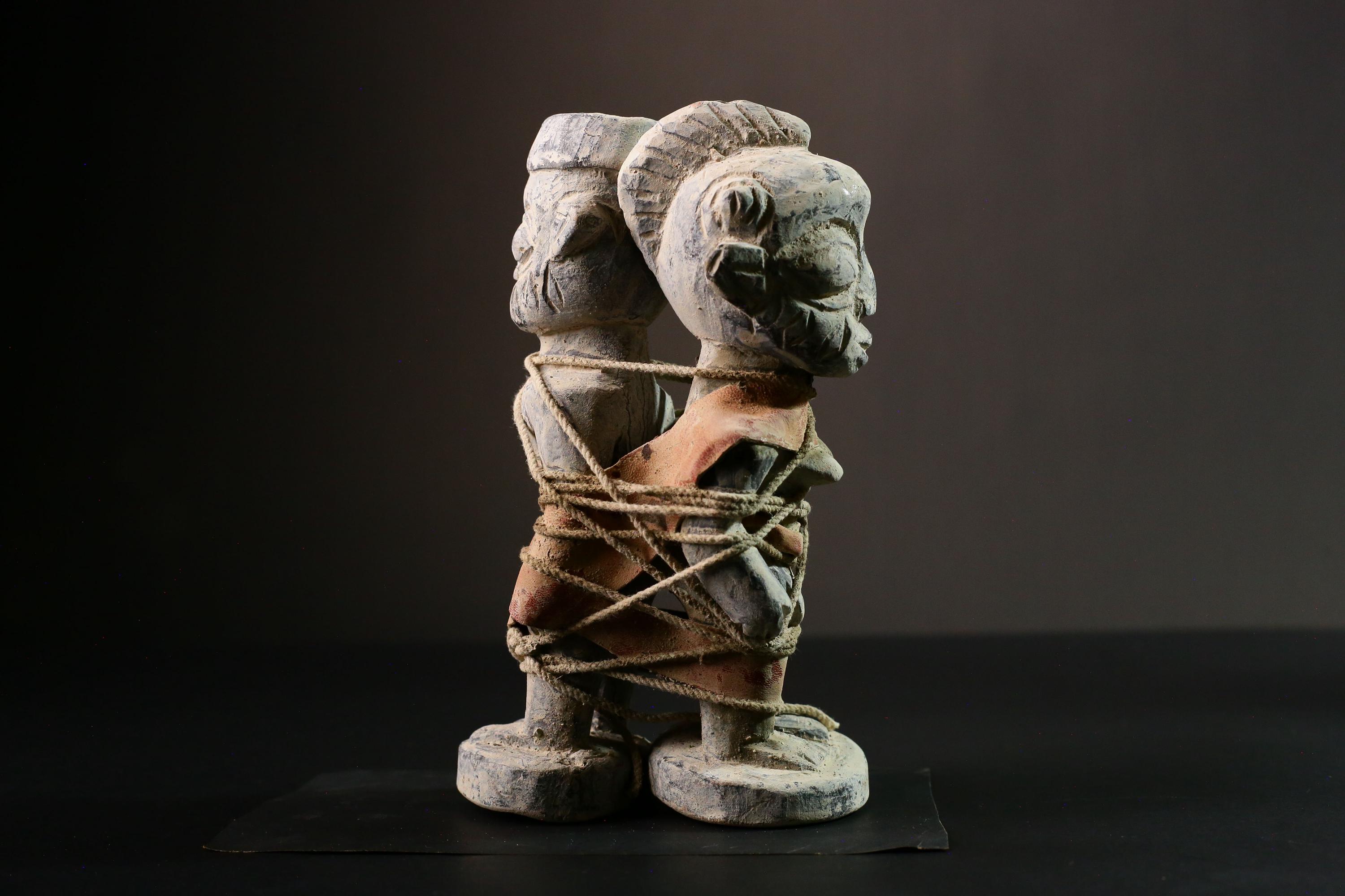 高級感 African Primitive Hand Carved Nkisi N'kondi Voodoo Statue 洋画・外国映画
