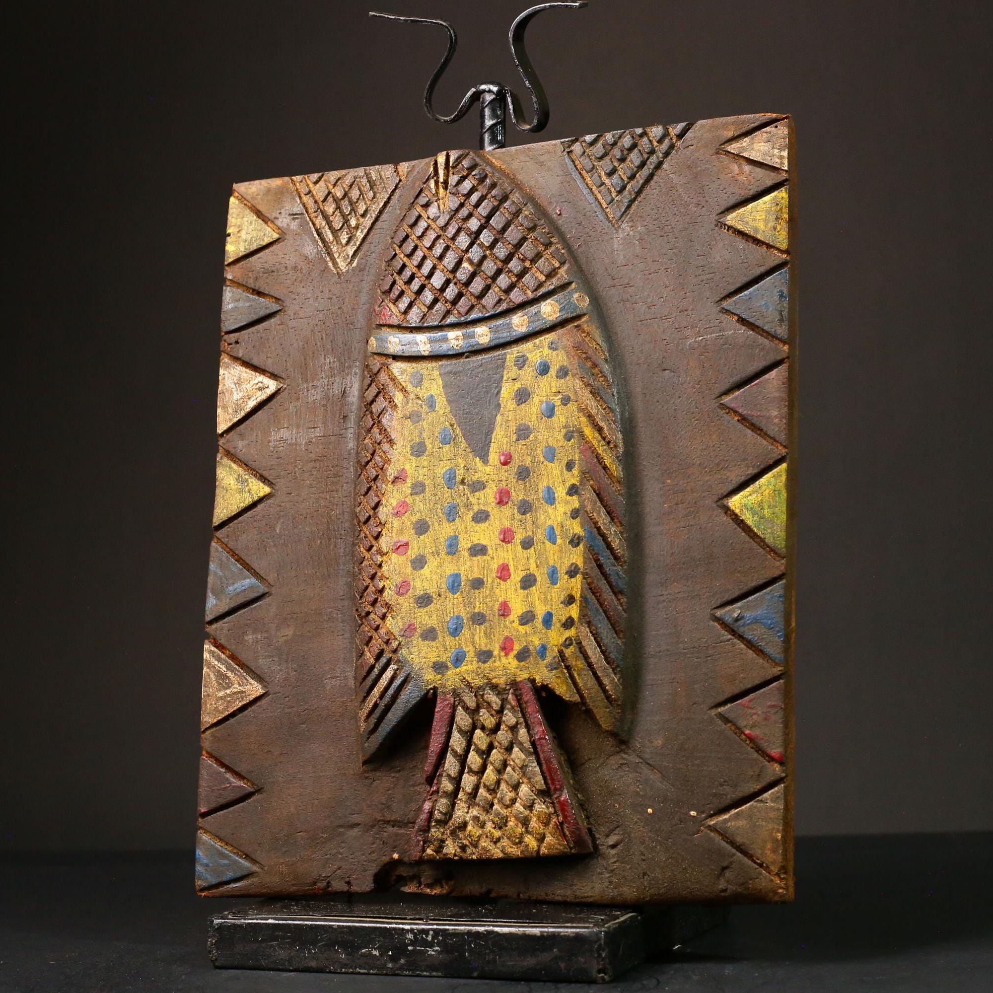 手彫りのアフリカ・ドゴン族の穀物倉庫の扉：マリの民族壁画（28/23.1