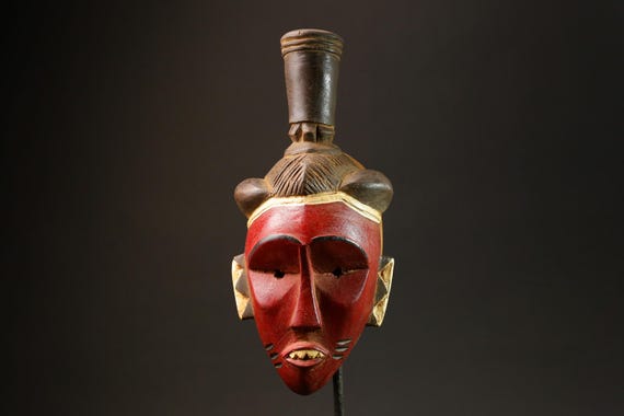 赤い木製アフリカマスク：手作りのグル族の壁飾り-G3021 - Etsy 日本