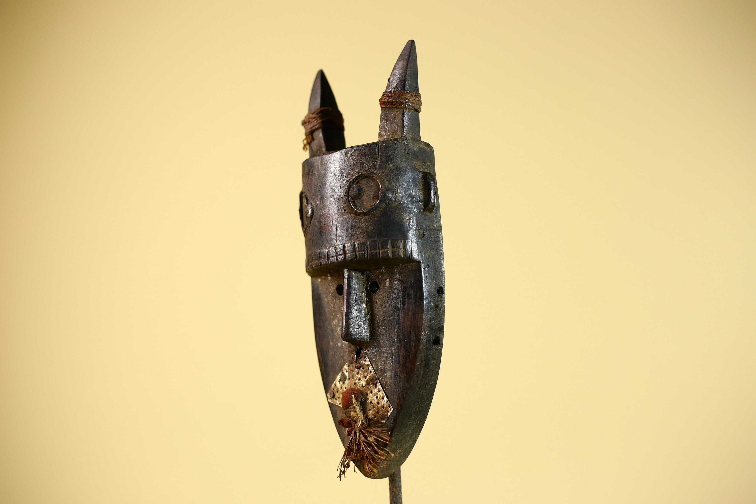 トマ アフリカンマスク 角のある部族の木製彫刻 ギニア ヴィンテージ