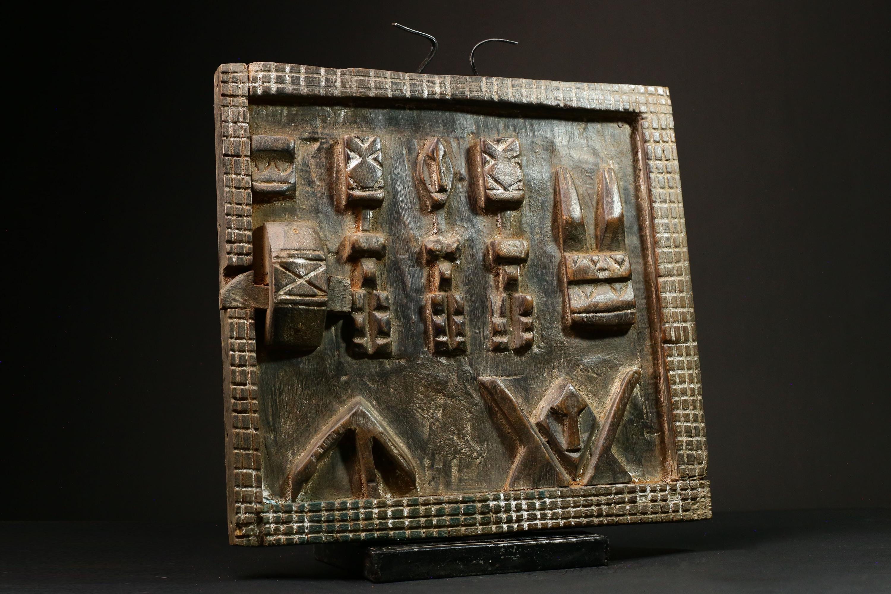 ドゴン族の穀物庫の扉：手彫りのアフリカ部族芸術、マリの木製パネル