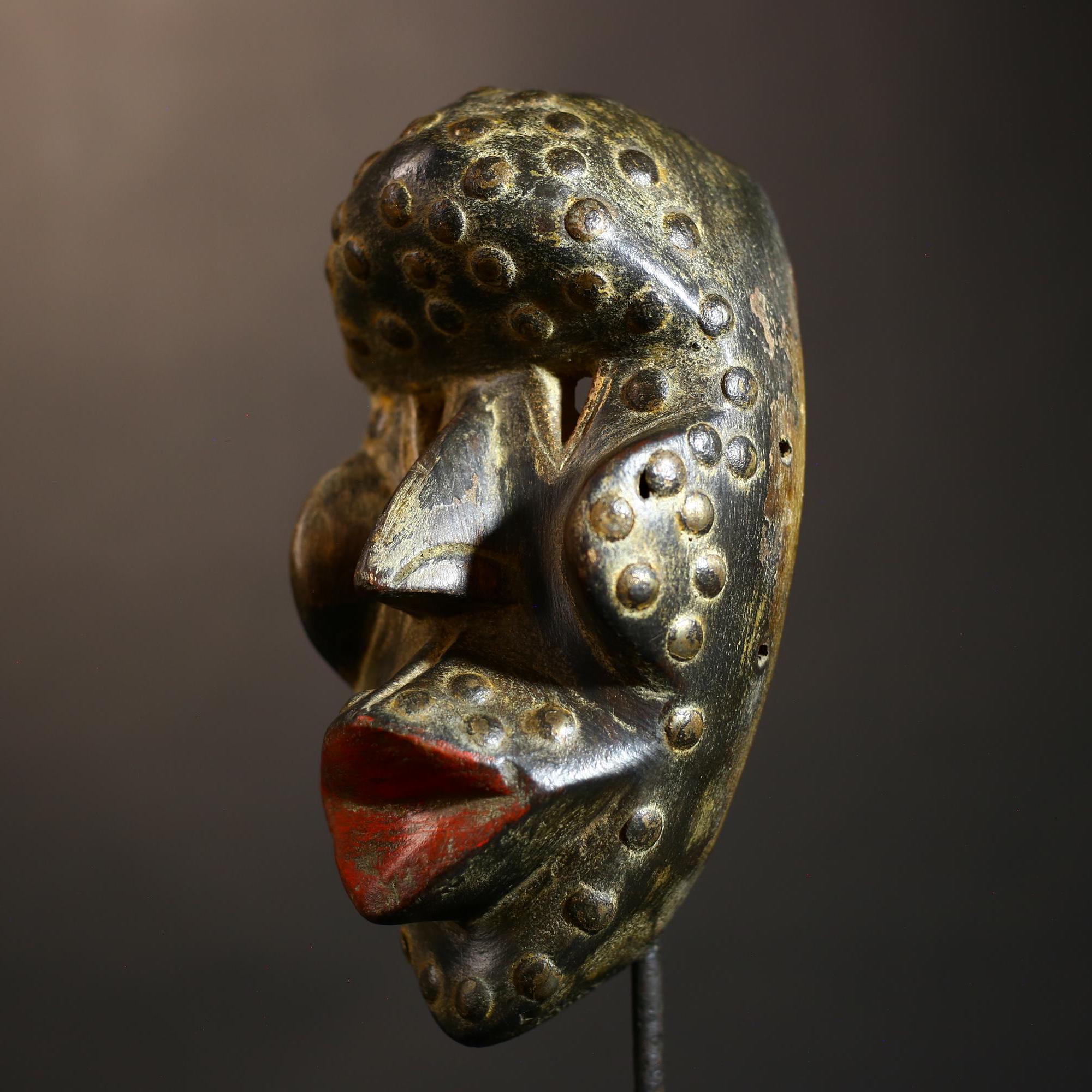 アフリカの部族のフェイスマスク 手彫りの木製ウォールアート コンゴ