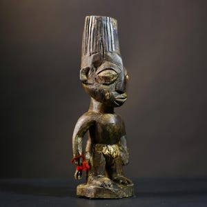Handgemachte Yoruba Holzfigur: Nigerianische Stammeskunst, Kulturelles Dekor (48,6 cm)-G4731