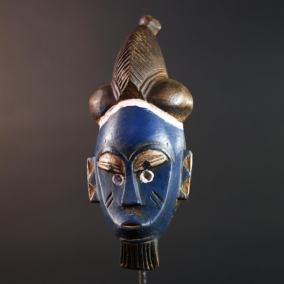バウレ族のアフリカのマスク：青い顔、木彫り、ドーム型の髪型-G5545
