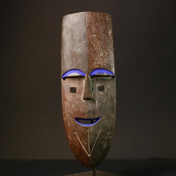 ヴィンテージアフリカグロマスク：青いアクセントの手彫り木製部族