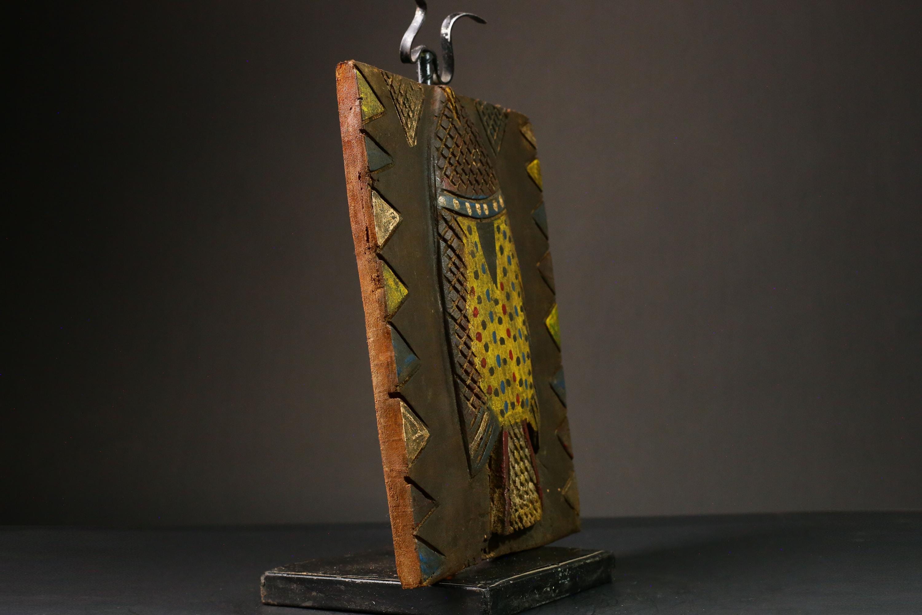 手彫りのアフリカ・ドゴン族の穀物倉庫の扉：マリの民族壁画（28/23.1