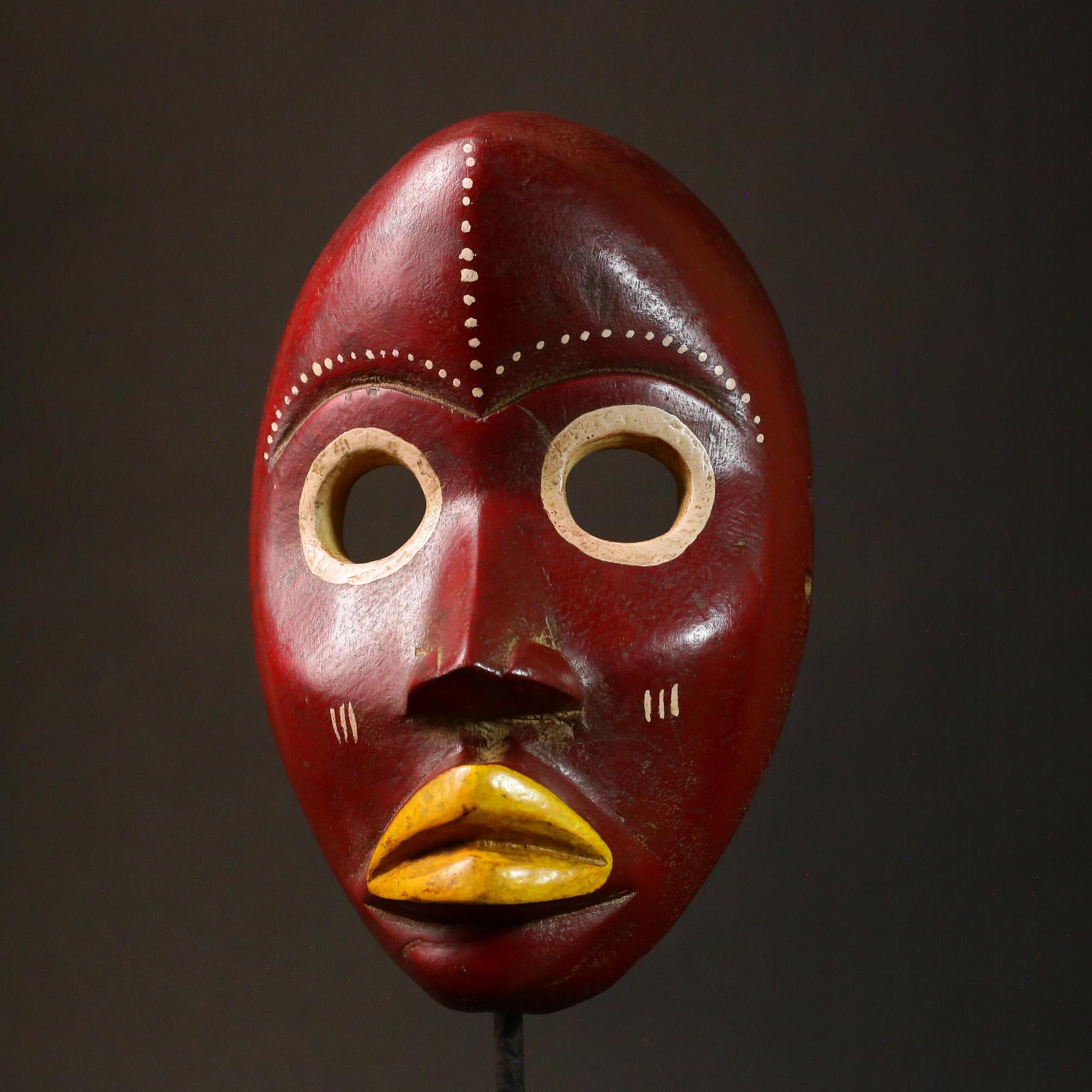 Maschera africana Punu tribale, decorazione da parete, maschera spirituale rossa in legno intagliato a mano con motivo, esposizione di maschere africane intagliate in Costa d'Avorio - G3276