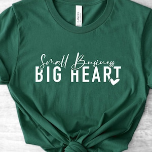 Petite entreprise Grand coeur SVG PNG PDF | Amour de petite entreprise, soutien aux petites entreprises Svg, femme tenue chemise Svg, petite boutique Svg, fille patron Svg