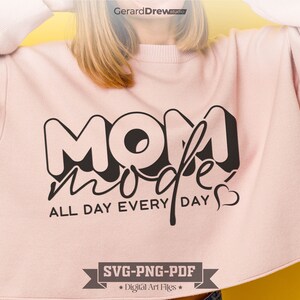 Modo Mãe o dia todo, todos os dias SVG PNG PDF | Mom Life Svg, Dia das Mães Svg, Mom Shirt Svg, Mom Mode Svg, Mom Vibes Svg, Mom Svg, Girl Mom Svg