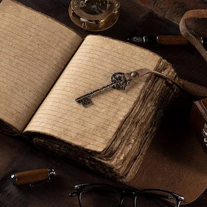 Vintage Leder mit Schlüssel Vintage Handmade gefüttert Büttenpapier, Buch der Schatten, Leder Journal, Skizzenbuch