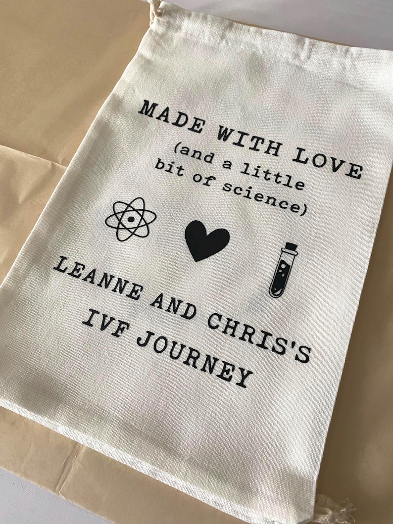 Bolsa de recuerdos de FIV - Recuerdos del embarazo - Hecho con amor y un poco de ciencia. Regalo de FIV. imagen 7