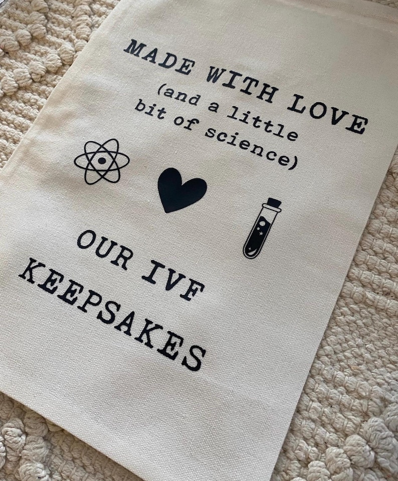Bolsa de recuerdos de FIV - Recuerdos del embarazo - Hecho con amor y un poco de ciencia. Regalo de FIV. imagen 5