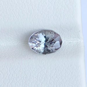 Bi-Color Tanzanite Gemstone: 0.90 ct Oval, 7x5 mm, Natural Violet Gray