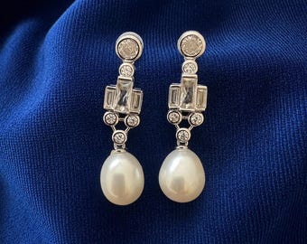 The Bahrain Pearl Royal CZ Earrings HM Queen Elizabeth II Catherine Princess of Wales Elegand Art Deco Duchess of Cambridge Kate Middleton