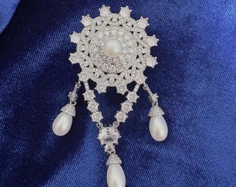 アクセサリー Silver South Sea Pearl brooch Rank A The Teck Corsage Brooch Queen Elizabeth II 5A Cubiz Zirconia