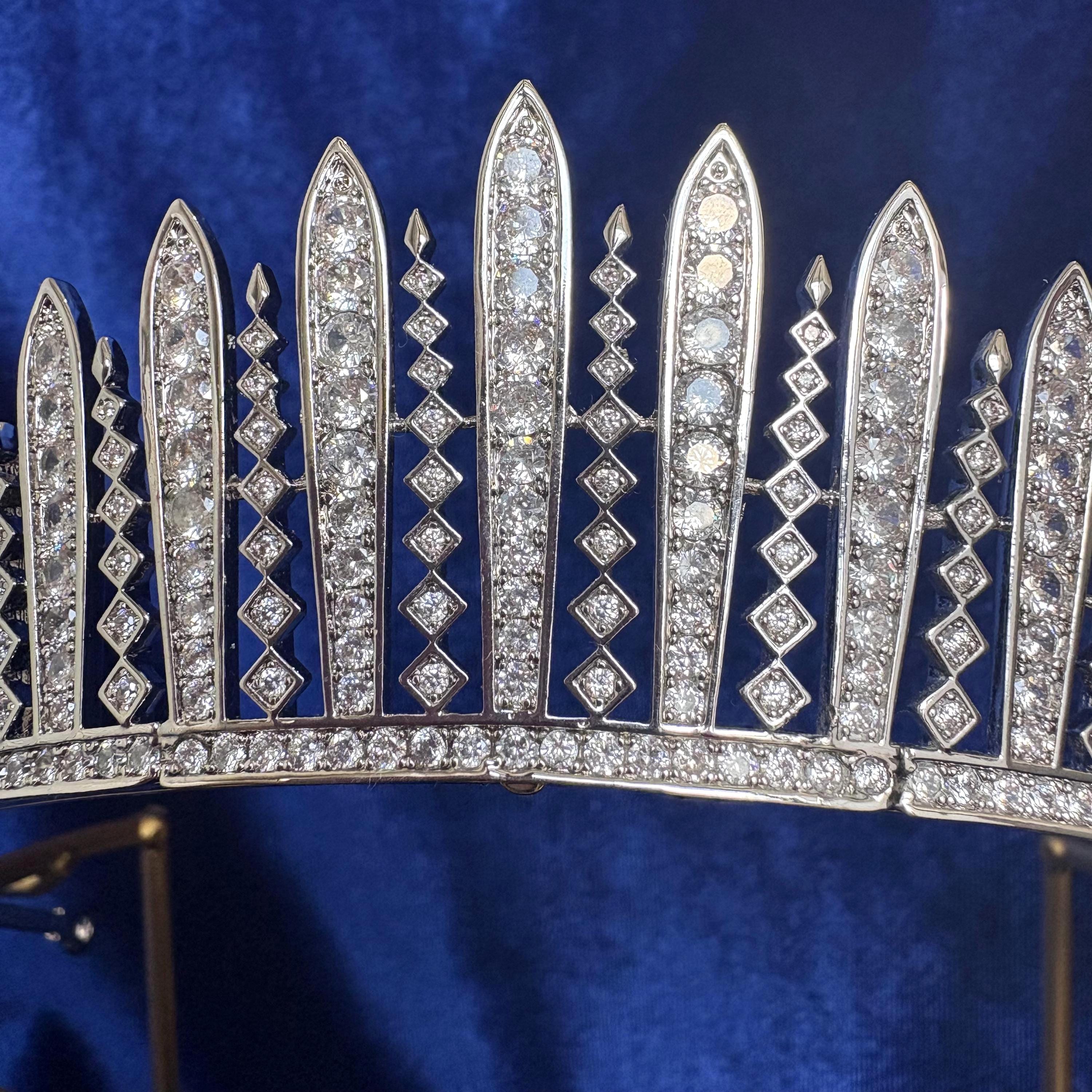 Franklin Mint‎ Royal Tiara Collection Queen Mary Rhinestone Silver Tone Crown Queen Mary main image 2