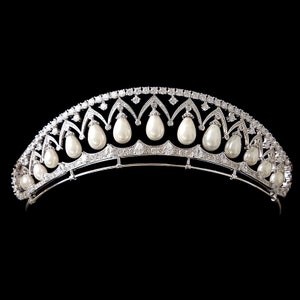 Pearl Wedding Tiara Handmade Luxury Lab Diamond Bridal Headpiece Classical Style Wedding Crown Royal Crown for Brides Excellent Craftmanship