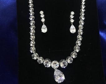Stimulated Diamond Teardrop Tennis Necklace and Dangle Drop Earrings Royal Coronation Set worn by Queen Elizabeth II Bridal & Wedding Style