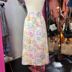 Vintage handgemaakte oma-chique midi-rok met pastelkleurige bloemen, VK 10-12