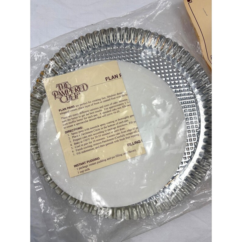 Vintage taartvorm van The Pampered Chef 10" pannen NIEUW, verzegeld, circa jaren 1990 afbeelding 3