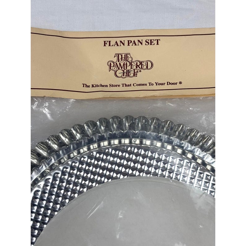 Vintage taartvorm van The Pampered Chef 10" pannen NIEUW, verzegeld, circa jaren 1990 afbeelding 2