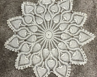 Vintage Large Handmade Pineapple Pattern Pointed Doily Round 31”