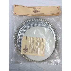 Vintage taartvorm van The Pampered Chef 10" pannen NIEUW, verzegeld, circa jaren 1990 afbeelding 1