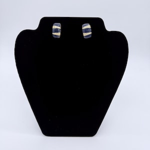 Pendientes rectangulares perforados de esmalte azul tono dorado estilo vintage retro