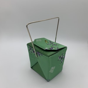Sac à main chinois en brocart floral vert avec boîte à emporter Yans NY avec poignée
