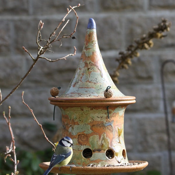 Vogelfutterhaus zum Stecken oder zum Hängen aus Keramik