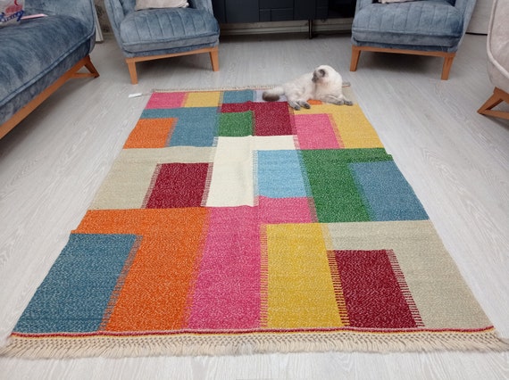 Handgefertigter Kelim Teppich: 150x150 Wollteppich in Pastell