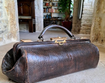 Superbe sac de médecin/apothicaire en cuir, rare, ancien, français, avec intérieur en cuir et poches pour bouteilles. Vers le début des années 1900