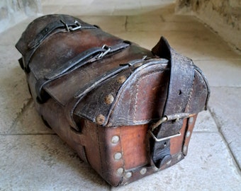 Impresionante, rara, antigua, bolsa de herramientas de cuero francesa para trabajadores fabricada por Le Formétic. Alrededor de principios de 1900