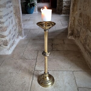 Hermoso candelabro de bronce francés antiguo de gran tamaño para altar de iglesia, de principios del siglo XX